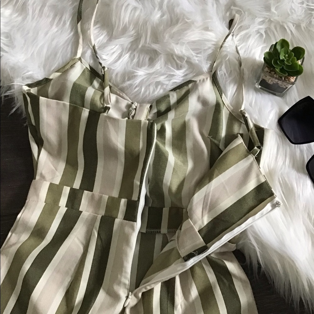 ✨NWT✨ Romeo & Juliet Couture Jumpsuit ✨ - Picture 3 of 5